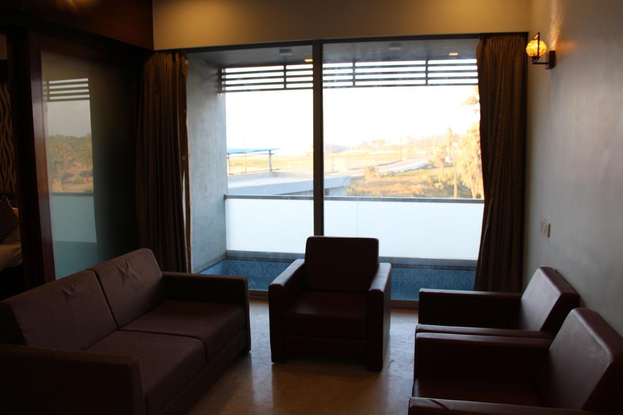 Krishna Beach Resorts - Diu Esterno foto